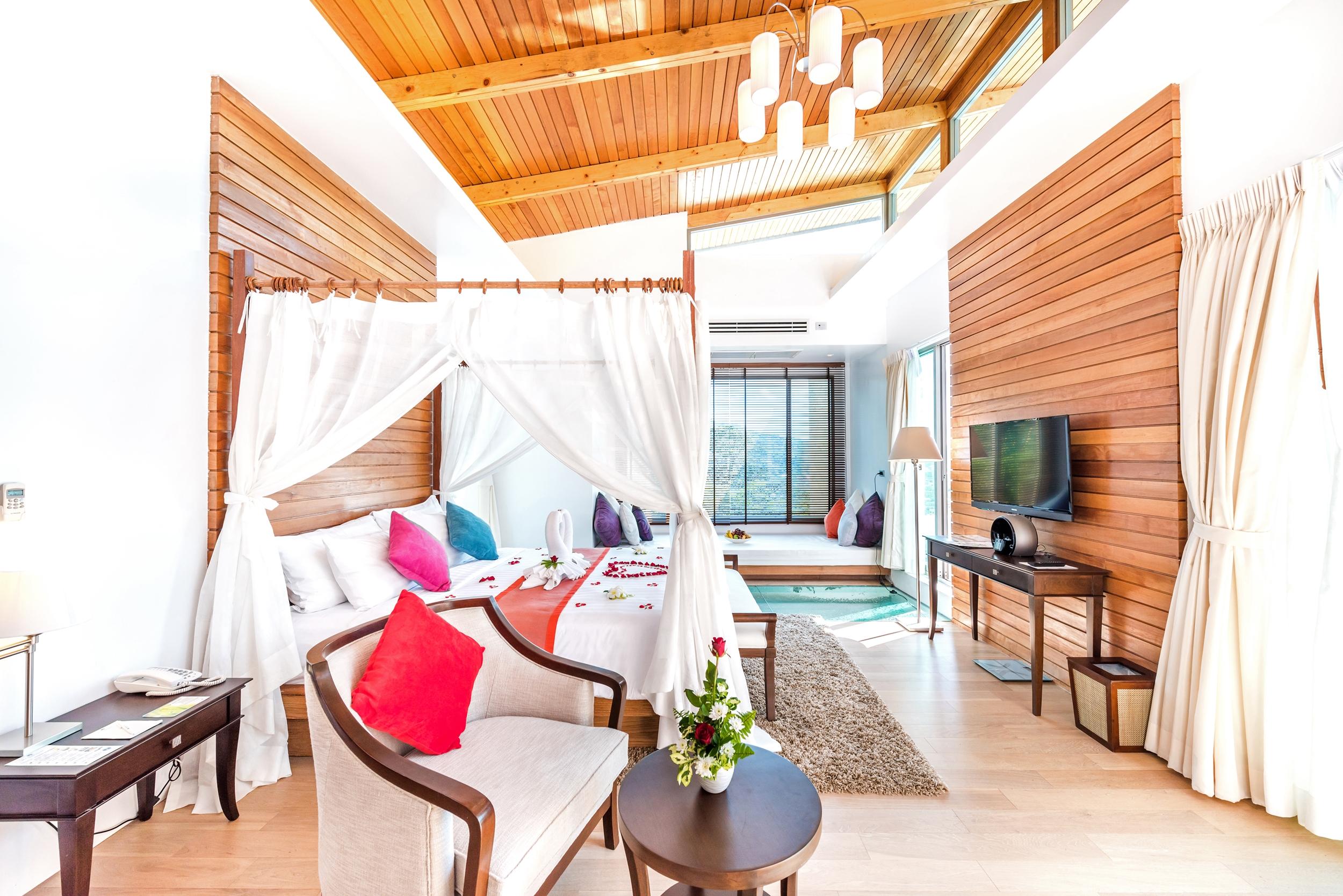 Wyndham Sea Pearl Resort, Phuket Patong Dış mekan fotoğraf A bedroom at the hotel