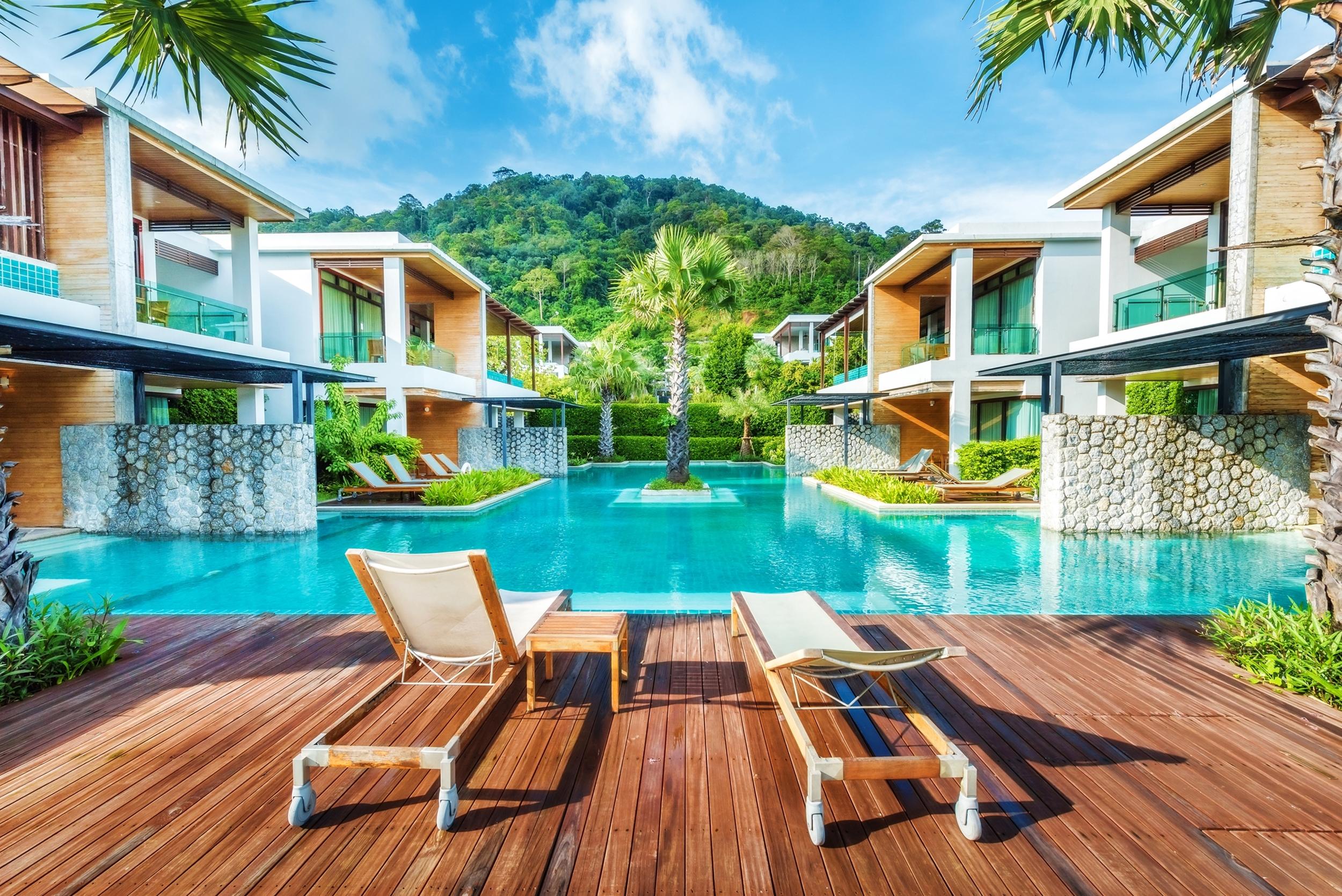 Wyndham Sea Pearl Resort, Phuket Patong Dış mekan fotoğraf The swimming pool at the resort