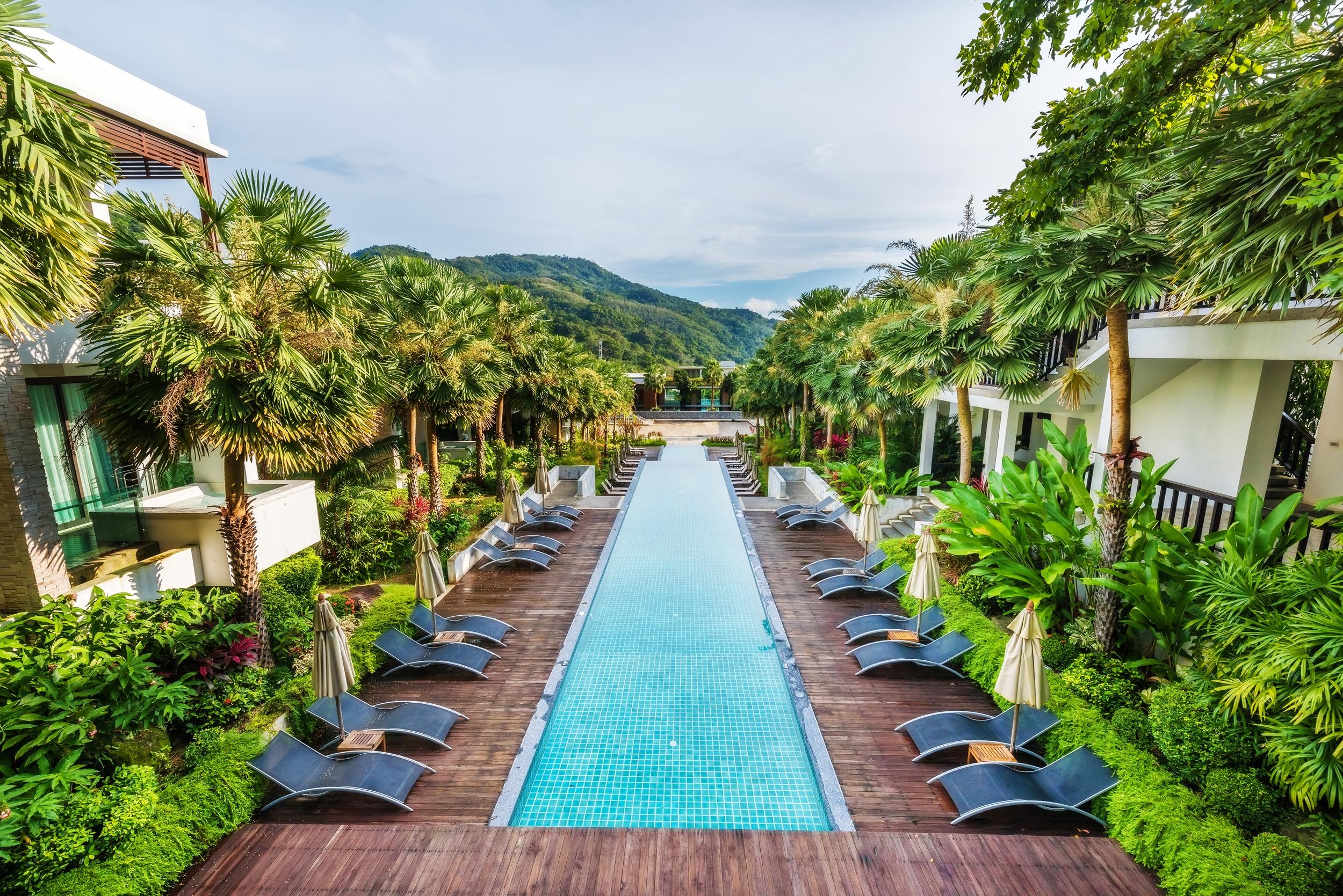 Wyndham Sea Pearl Resort, Phuket Patong Dış mekan fotoğraf The swimming pool at the resort