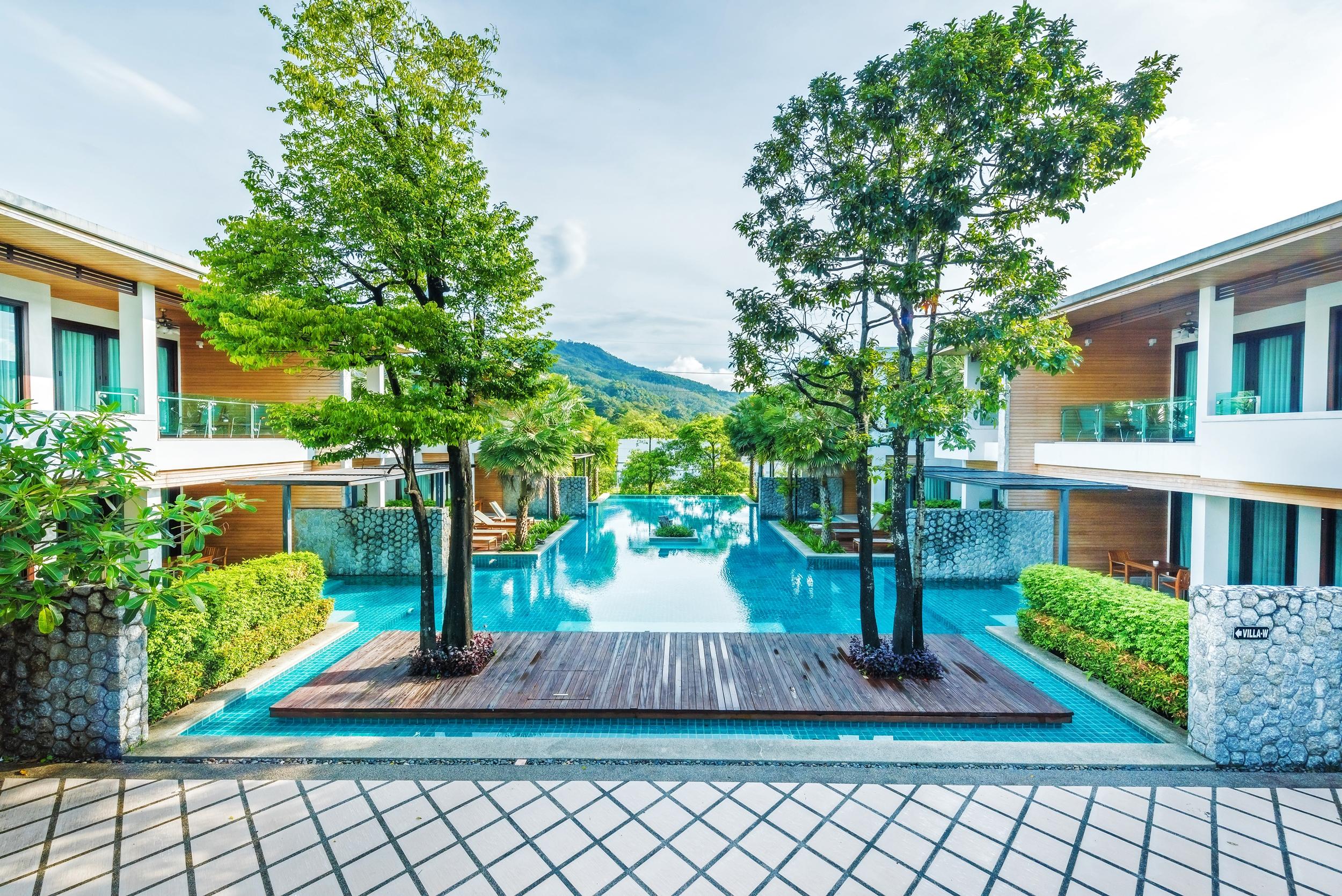 Wyndham Sea Pearl Resort, Phuket Patong Dış mekan fotoğraf The swimming pool at the resort