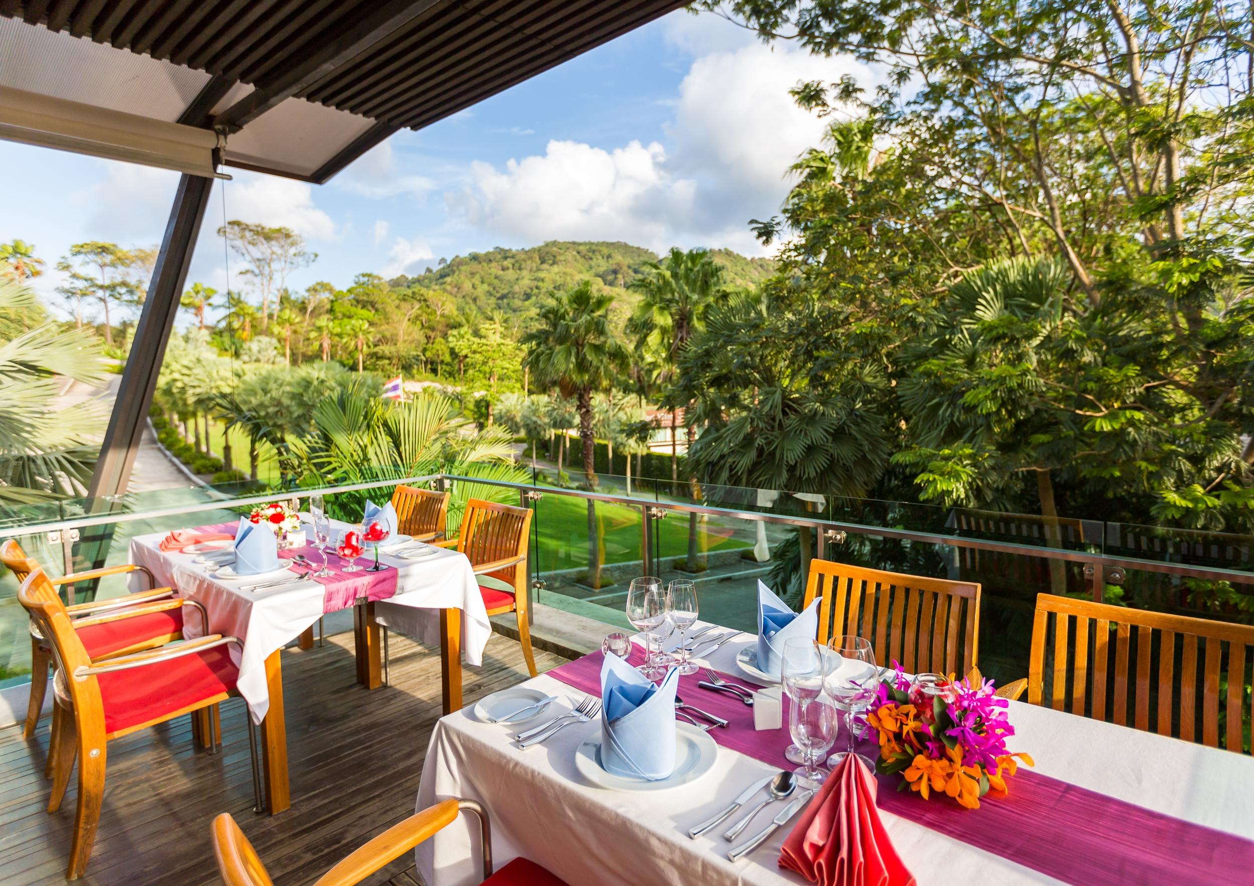Wyndham Sea Pearl Resort, Phuket Patong Dış mekan fotoğraf The restaurant at the resort