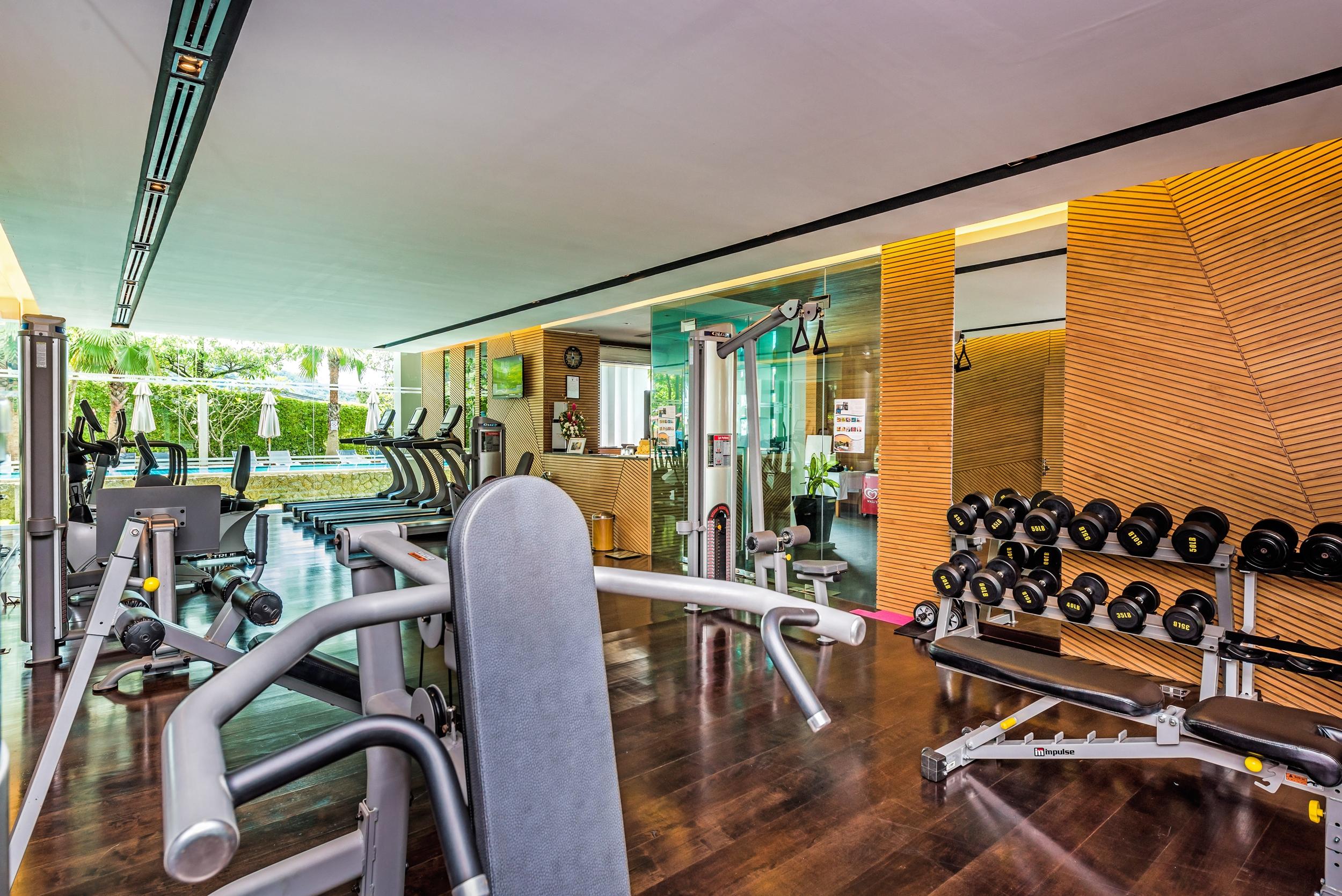 Wyndham Sea Pearl Resort, Phuket Patong Dış mekan fotoğraf The gym at the hotel