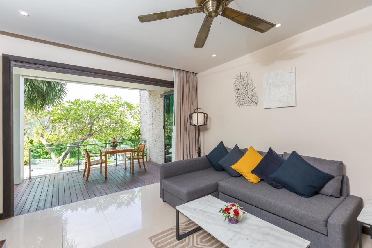 Wyndham Sea Pearl Resort, Phuket Patong Dış mekan fotoğraf A living room with a ceiling fan