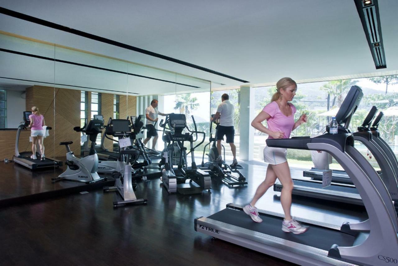Wyndham Sea Pearl Resort, Phuket Patong Dış mekan fotoğraf A treadmill in a gym