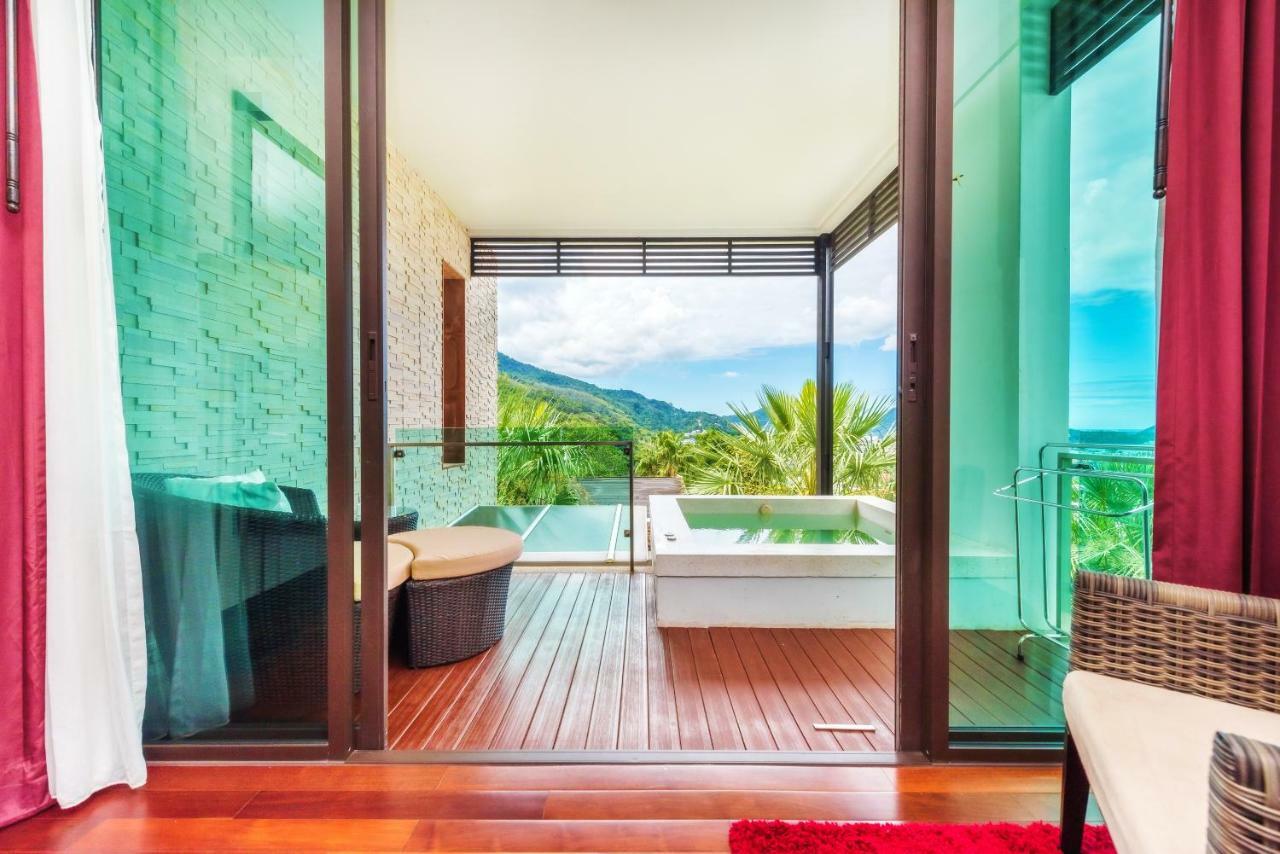 Wyndham Sea Pearl Resort, Phuket Patong Dış mekan fotoğraf A view of the pool from a guest room
