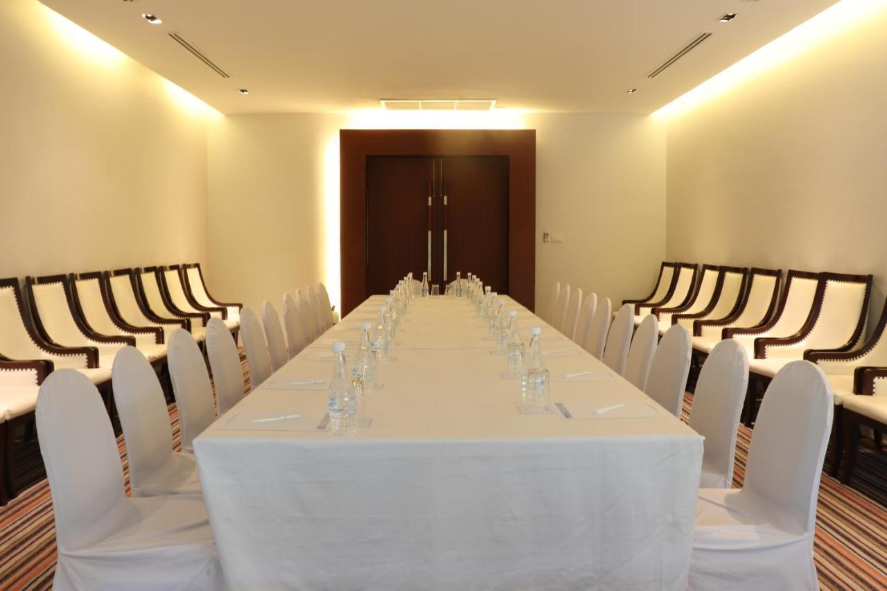 Wyndham Sea Pearl Resort, Phuket Patong Dış mekan fotoğraf A meeting room at a hotel